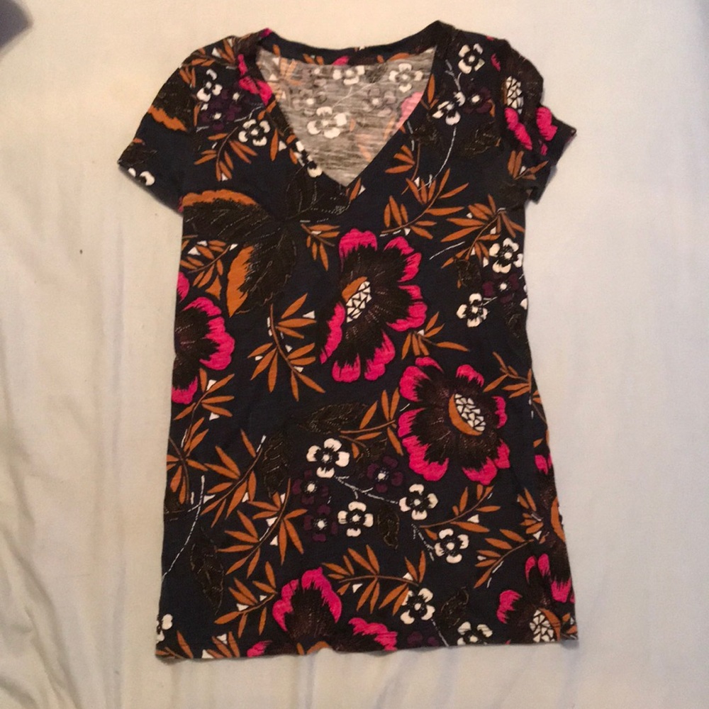 dark navy blue short sleeve tee floral pattern